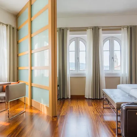 Hotel Compostela 4*