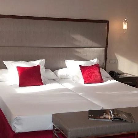 Hotel Compostela 4*